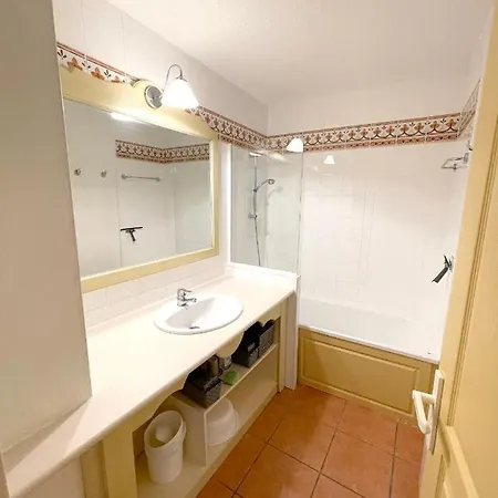 Апартаменты Appartement Charmant Roquebrune 35M² Piscine Partagee Рокбрюн-сюр-Аржан
