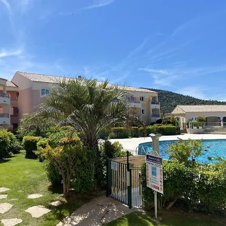 Апартаменты Appartement Charmant Roquebrune 35M² Piscine Partagee