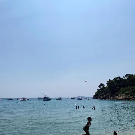 Апартаменты Appartement Charmant Roquebrune 35M² Piscine Partagee